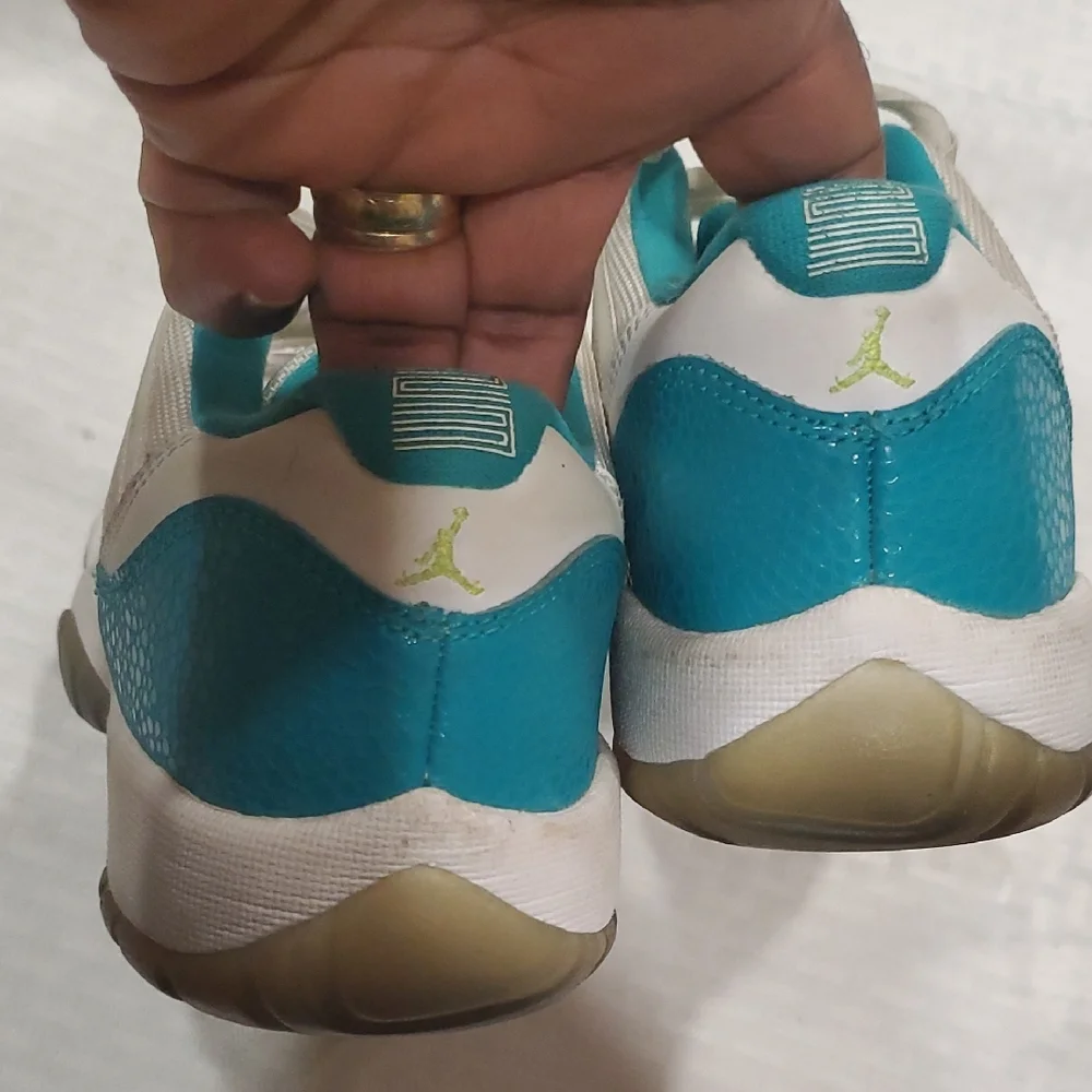 Jordan 11 Retro Low Aqua Safari - Picture 7 of 12